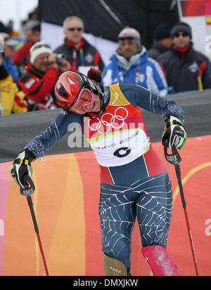 Feb 22, 2006; Torino, Italia; Minnesota di sciatori olimpici ha avuto un momento difficile sulla donna corso di slalom a Sestriere Colle mercoledì pomeriggio. Kristina Koznick finito nel trentaquattresimo posto, 3,34 secondi dietro il primo run leader, Anja Paerson della Svezia. Lindsey Kildow era in 15th, a 1,54 secondi dietro. IN QUESTA FOTO: Kristina Koznick dopo la sua deludente il trentaquattresimo posto nella finale della prima r Foto Stock