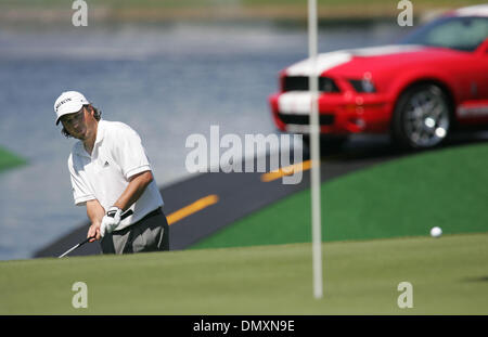 Mar 02, 2006; Miami, FL, Stati Uniti d'America; Tim Clark bogied doppia diciottesimo foro per terminare a quattro sotto per il primo round a Ford Championship al Doral. Credito: Foto da Allen Eyestone/Palm Beach post /ZUMA premere. (©) Copyright 2006 da Palm Beach post Foto Stock