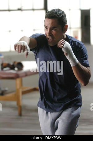 Mar 10, 2006; Los Angeles, CA, Stati Uniti d'America; il pugilato: 6 volte campione del mondo di OSCAR DE LA HOYA prepara per i suoi 6 maggio showdown con Ricardo Mayorga a MGM Grand Garden a Las Vegas, Nevada. Credito: Foto di Rob DeLorenzo/ZUMA premere. (©) Copyright 2006 by Rob DeLorenzo Foto Stock