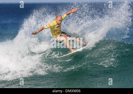 Apr 04, 2006; Newcastle Beach, Australia; Surfer MICHAEL CAMPBELL (Port Macquarie/NSW) continua la sua grande forma come egli tenta una positiva rimonta al più alto livello professional surf durante la Vodafone Open World Serie di qualificazione evento. Il vecchio mondo No. 2 (1998) e l'evento passato campione a Newcastle (2001) aveva un facile intorno a cinque win. Vodafone aprire attira un ampio campo di Foto Stock