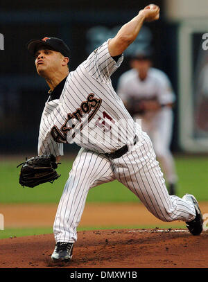 Apr 05, 2006; Houston, TX, Stati Uniti d'America; Houston Astros WANDY RODRIGUEZ rilascia un passo verso la Florida Marlins nel primo inning al Minute Maid Park a Houston. Credito: Foto di Delcia Lopez/ZUMA premere. (©) Copyright 2006 by San Antonio Express-News Foto Stock