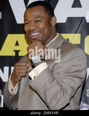 Maggio 09, 2006; Los Angeles, CA, Stati Uniti d'America; Super welterweight champion " zucchero " SHANE MOSLEY incontra "feroce' Fernando Vargas il 15 luglio a MGM Grand Garden Arena. Mosley ha sconfitto Vargas su 27 Aprile 2006 da un decimo round TKO. Credito: Foto di Rob DeLorenzo/ZUMA premere. (©) Copyright 2006 by Rob DeLorenzo Foto Stock