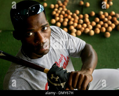 Jun 30, 2006; West Palm Beach, FL, Stati Uniti d'America; Amaury Marti è un outfielder per Palm Beach Cardinali. Marti difettato da Cuba lo scorso anno e ora ha battere molto bene nello Stato della Florida League. Credito: Foto di Damon Higgins/Palm Beach post/ZUMA premere. (©) Copyright 2006 da Palm Beach post Foto Stock