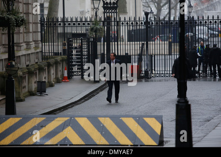 La Gran Bretagna è il Primo Ministro David Cameron torna a Downing Street Foto Stock