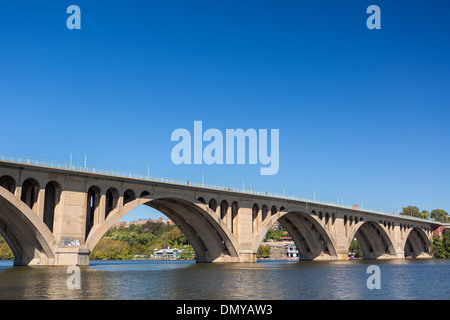 WASHINGTON, DC, Stati Uniti d'America - Key Bridge, Fiume Potomac. Foto Stock