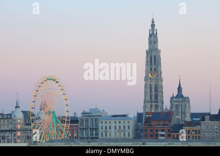 Vista panoramica di Anversa, Belgio intorno al tempo di Natale Foto Stock