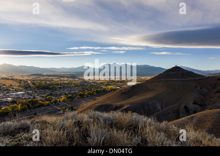 Panaroma view of Sawatch Range, Rocky Mountains, the Arkansas River Valley and historic Salida, Colorado, USA Foto Stock