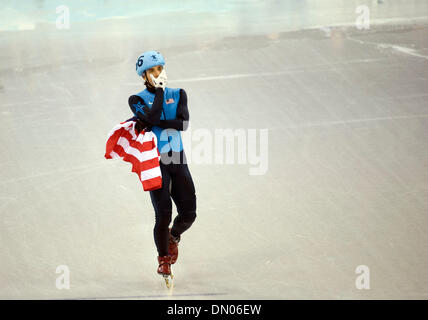 Febbraio 13, 2010 - Vancouver, British Columbia, Canada - OLIMPIADI MENS SHORT TRACK - USA Apolo Anton Ohno vince la sua sesta medaglia olimpica con un argento nella mens Short Track 1500m al Pacific Coliseum nel XXI Olimpiadi invernali il 13 febbraio 2010 a Vancouver, British Columbia. (Credito Immagine: © Paul Kitagaki Jr./ZUMApress.com) Foto Stock