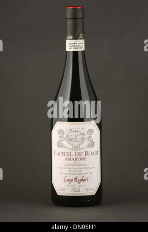 Una bottiglia di Vini italiani rossi, Capitel de' Roari 2007, Amarone della Valpolicella DOC Classico, Luigi Righetti, Marano, Italia Foto Stock