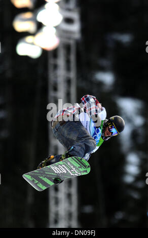 Feb 17, 2010 - Cypress Mountain, British Columbia, Canada - Stati Uniti" SCOTT LAGO le catture di alcuni aria durante il uomini Halfpipe Snowboard a concorrenza di 2010 giochi olimpici invernali di Vancouver. (Credito Immagine: © Jed Conklin/ZUMA Press) Foto Stock