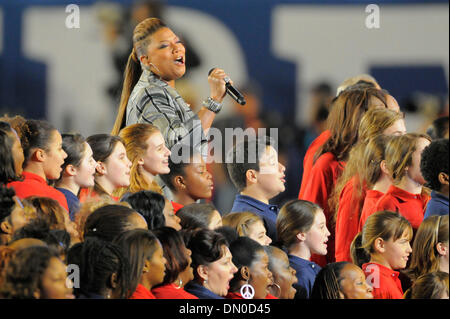 Feb 07, 2010 - Miami, Florida, Stati Uniti d'America - musicista Queen Latifah esegue prima di New Orleans Saints 31-17 vittoria sul circuito di Indianapolis Colts nel Super Bowl XLIV presso Sun Life Stadium. (Credito Immagine: © JB Skipper/ZUMA Press) Foto Stock