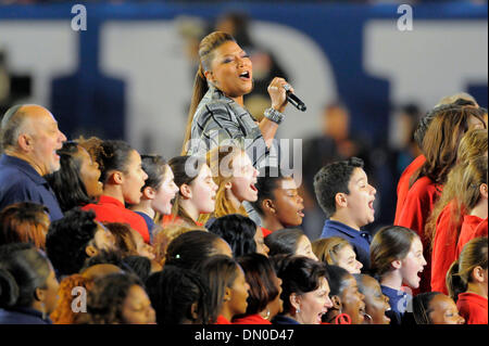 Feb 07, 2010 - Miami, Florida, Stati Uniti d'America - musicista Queen Latifah esegue prima di New Orleans Saints 31-17 vittoria sul circuito di Indianapolis Colts nel Super Bowl XLIV presso Sun Life Stadium. (Credito Immagine: © JB Skipper/ZUMA Press) Foto Stock