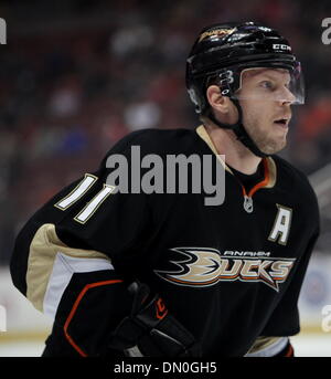 Feb 10, 2010 - Anaheim, California, Stati Uniti d'America - Anaheim Ducks center aku Koivu della Finlandia è raffigurato durante un NHL Hockey gioco contro i lubrificatori de Edmonton all'Honda Center. (Credito Immagine: © Mark Samala/ZUMA Press) Foto Stock