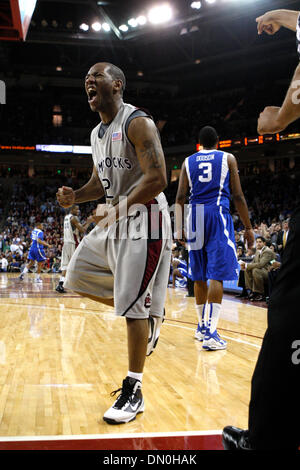 Jan 26, 2010 - Columbia, Kentucky, Stati Uniti d'America - South Carolina DEVAN DOWNEY ha reagito a un fatturato dal Regno Unito in ritardo nel gioco come l'Università di Kentucky è stato sconfitto da università della Carolina del Sud nella vita coloniale Arena in Columbia, SC., Martedì, Gennaio, 26, 2010. Questa è la seconda metà di azione. SC ha vinto 68-62. (Credito Immagine: © Charles Bertram/Lexington Herald-Leader/ZUMA Premere) RESTRICTI Foto Stock