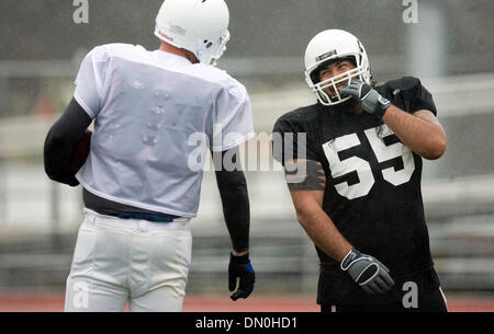 Febbraio 06, 2010 - Redding, California, Stati Uniti d'America - Shasta Longhorns pratica Sabato in U-Prep alta scuola calcio campo .. Nathan Morgan/proiettore Record. (Credito Immagine: © Redding Record/proiettore ZUMApress.com) Foto Stock