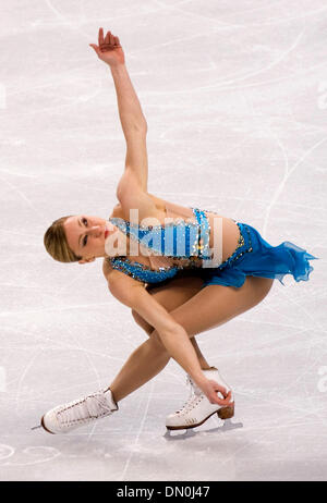 Febbraio 25, 2010 - Vancouver, British Columbia, Canada - Canada's JOANNIE ROCHETTE pattini la sua medaglia di bronzo le prestazioni in signore pattinaggio gratuito presso le Olimpiadi Invernali 2010. (Credito Immagine: © Paul Kitagaki Jr./ZUMApress.com) Foto Stock