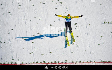 Feb 20, 2010 - Whistler, British Columbia, Canada - Giappone NORIAKI KASAI durante il secondo turno di uomini della grande hill ski jumping concorso al 2010 dei giochi olimpici invernali di Whistler, British Columbia, Canada (credito Immagine: © Jed Conklin/ZUMA Press) Foto Stock