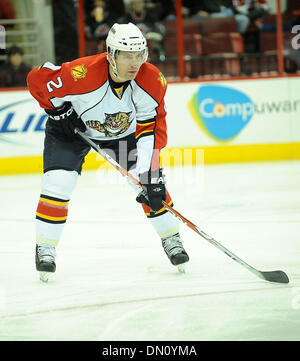 19 dic 2009 - Raleigh, North Carolina, Stati Uniti d'America - Florida Panthers (2) KEITH BALLARD come Carolina Hurricanes sconfitto il Florida Panthers con un punteggio finale di 3-2 come hanno giocato a RBC Center situato in Raleigh. Copyright 2009 Jason Moore. (Credito Immagine: © Jason Moore/ZUMApress.com) Foto Stock