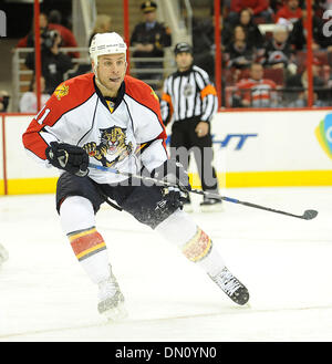 19 dic 2009 - Raleigh, North Carolina, Stati Uniti d'America - Florida Panthers (11) Gregorio CAMPBELL come Carolina Hurricanes sconfitto il Florida Panthers con un punteggio finale di 3-2 come hanno giocato a RBC Center situato in Raleigh. Copyright 2009 Jason Moore. (Credito Immagine: © Jason Moore/ZUMApress.com) Foto Stock