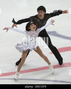 Jan 25, 2010 - Tallinn, Estonia - YUKO KAWAGUCHI E ALEXANDER SMIRNOV win gold presso l'ISU Europei di pattinaggio di figura campionato. Nella foto: Dec 25, 2009 - San Pietroburgo, Russia - Yuko Kawaguchi e Alexander Smirnov eseguire il loro programma a breve in Russia la figura pattinare campionato a San Pietroburgo. Kawaguchi e Smirnov è diventata campione di Russia. (Credito Immagine: Â© Trend/PhotoXpress Foto Stock