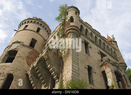 Abbandonata la Manor di stile gotico, Muromtzevo, Russia centrale Foto Stock