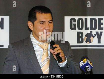 Jan 26, 2006; Los Angeles, CA, Stati Uniti d'America; 3 tempo mondo campione del peso piuma MARCO ANTONIO BARRERA (61-4 42 KO) assiste il Los Angeles conferenza stampa per il suo prossimo IBF World Championship leggero bout contro Gesù Chavez (42-3 28KO) il 25 marzo al MGM Grand in Las Vegas NV. Credito: Foto di Rob DeLorenzo/ZUMA premere. (©) Copyright 2006 by Rob DeLorenzo Foto Stock