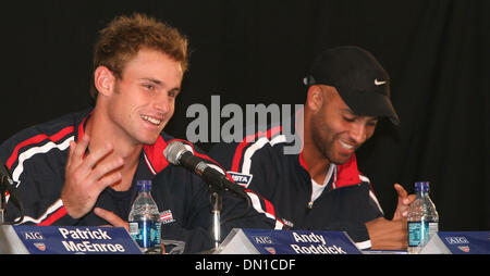 Feb 07, 2006; La Jolla, CA, Stati Uniti d'America; Andy Roddick e James BLAKE al Pre-Draw conferenze stampa a La Jolla Beach e Tennis Club. Stati Uniti svolgeranno la Romania nella Coppa Davis la concorrenza. Credito: foto da John Hardick/ZUMA premere. (©) Copyright 2006 da John Hardick Foto Stock