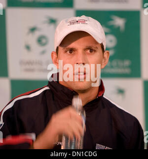 Feb 07, 2006; La Jolla, CA, Stati Uniti d'America; MIKE BRYAN presso il Pre-Draw conferenze stampa a La Jolla Beach e Tennis Club. Stati Uniti svolgeranno la Romania nella Coppa Davis la concorrenza. Credito: foto da John Hardick/ZUMA premere. (©) Copyright 2006 da John Hardick Foto Stock