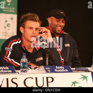 Feb 07, 2006; La Jolla, CA, Stati Uniti d'America; Andy Roddick e James BLAKE al Pre-Draw conferenze stampa a La Jolla Beach e Tennis Club. Stati Uniti svolgeranno la Romania nella Coppa Davis la concorrenza. Credito: foto da John Hardick/ZUMA premere. (©) Copyright 2006 da John Hardick Foto Stock