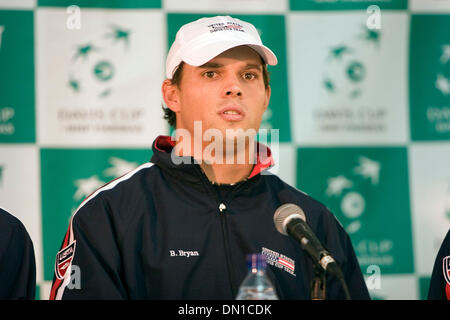 Feb 07, 2006; La Jolla, CA, Stati Uniti d'America; Bob BRYAN presso il Pre-Draw conferenze stampa a La Jolla Beach e Tennis Club. Stati Uniti svolgeranno la Romania nella Coppa Davis la concorrenza. Credito: foto da John Hardick/ZUMA premere. (©) Copyright 2006 da John Hardick Foto Stock