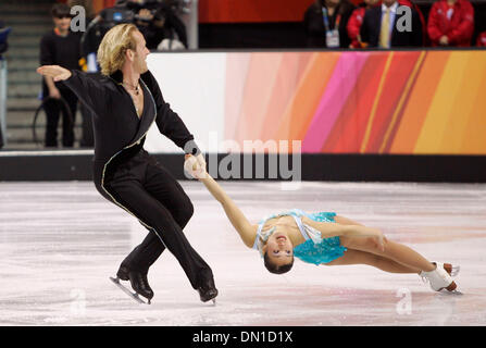 Feb 11, 2006; Torino, Italia; XX Olimpiadi Invernali: JOHN BALDWIN e INOUE RENA DI gli Stati Uniti di competere in coppie breve programma in occasione dei Giochi Olimpici Invernali di Torino 2006. Credito: Foto di K.C. Alfred/SDU-T/ZUMA premere. (©) Copyright 2006 by SDU-T Foto Stock