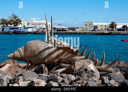 Scultura di Shell e Waterfront, Puerto del Rosario, Fuerteventura, Isole Canarie, Spagna. Foto Stock