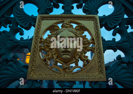 Dettaglio nel recinto del Palazzo Reale il Palazzo Reale in Piazza Castello il castello piazza centrale della città di Torino Piemonte Italia Foto Stock