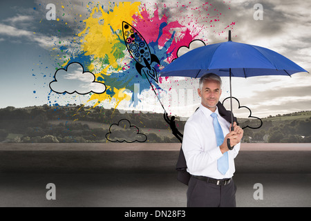 Immagine composita di imprenditore azienda ombrello blu Foto Stock