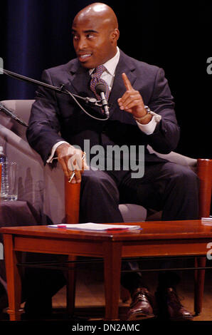 Maggio 31, 2006; Manhattan, NY, STATI UNITI D'AMERICA; NY Giants player TIKI BARBER parlando alla 92Street Y a Manhattan, New York. Credito: Foto di Bryan Smith/ZUMA premere. (©) Copyright 2006 by Bryan Smith Foto Stock