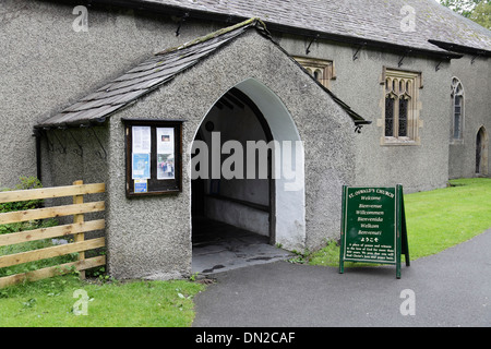 Ingresso alla chiesa parrocchiale di St Oswald nel villaggio di Grasmere nel Lake District, Cumbria, Inghilterra, Regno Unito, Foto Stock