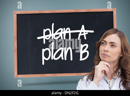 Immagine composita di pensosa medico che guarda lontano Foto Stock