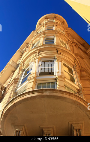 È un bellissimo edificio antico con bellissimi dettagli Foto Stock