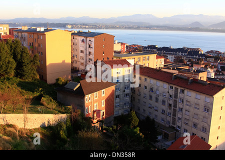 Vecchie case nella città di Santander in Spagna Foto Stock