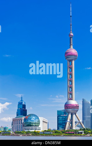 Skyline di Shanghai skyline di pudong con torre TV Oriental Pearl PRC, Repubblica Popolare Cinese, Asia Foto Stock