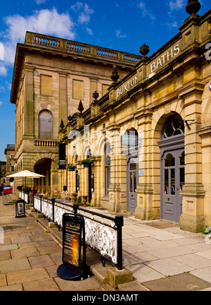 Buxton Bagni High Peak Derbyshire England Regno Unito originariamente una spa pubblica ora Cavendish Shopping Arcade costruito 1854 da Henry Currey Foto Stock