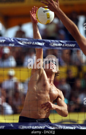 Jun 11, 2006; Hermosa Beach, CA, Stati Uniti d'America; STEIN METZGER all'AVP Professional Beach volley - Hermosa Beach, CA. Credito: Foto di Wally nellâ/ZUMA premere. (©) Copyright 2006 by Wally nellâ Foto Stock