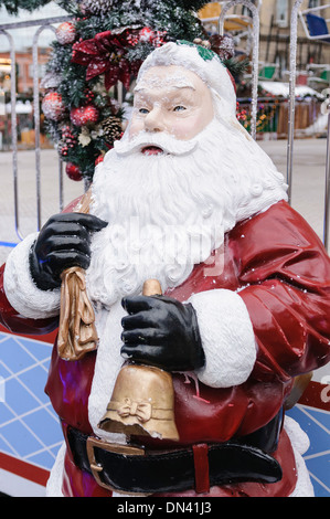 Un modello in fibra di vetro di Babbo Natale Foto Stock