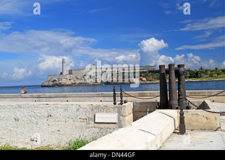 Castillo del Morro da Castillo de San Salvador de la punta, l'Avana Vecchia (La Habana Vieja), Cuba, il Mare dei Caraibi e America centrale Foto Stock