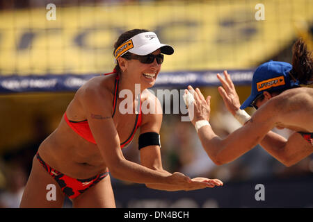 Jun 11, 2006; Hermosa Beach, CA, Stati Uniti d'America; RACHEL WACHOLDER all'AVP Professional Beach volley - Hermosa Beach, CA. Credito: Foto di Wally nellâ/ZUMA premere. (©) Copyright 2006 by Wally nellâ Foto Stock