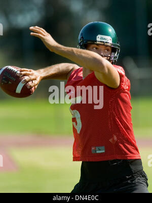 Aug 04, 2006; Sacramento, CA, Stati Uniti d'America; California State University quarterback CROSBY WEHR durante il team della prima pratica dell'anno a CSUS in Sacramento venerdì 4 agosto 2006. Credito: Foto di Randall Benton/Sacramento Bee/ZUMA premere. (©) Copyright 2006 by Sacramento Bee Foto Stock