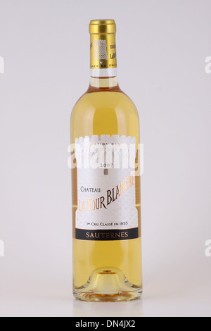 Una bottiglia di Sauternes Francesi, Chateau La Tour Blanche 2007, 1er classe en 1955, Francia Foto Stock