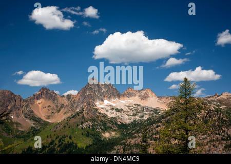 WASHINGTON - Whistler Mountain e spietato dal picco Blue Lake Trail nel Okanogan National Forest sezione di North Cascades. Foto Stock