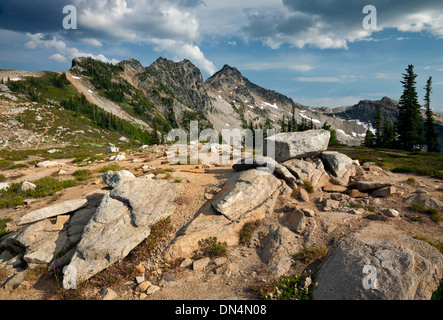 WASHINGTON - nuvole temporalesche formando nel corso della North Cascades vicino a Maple Pass nel Okanogan National Forest. Foto Stock