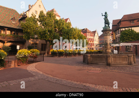 Elk213-2830 Francia, Alsazia, Colmar, Place de "Ancienne Douane, Fontaine Schwendi Foto Stock